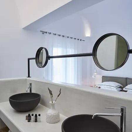 Loizos Stylish Residences 4* Fira (Santorini)