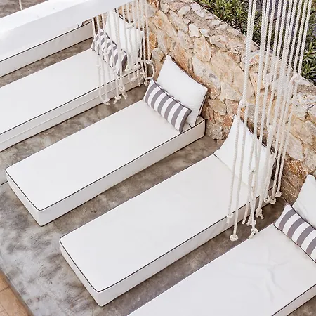 Loizos Stylish Residences Aparthotel 4*