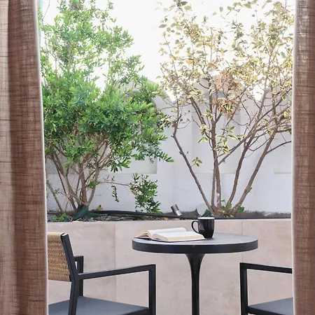 Loizos Stylish Residences Aparthotel 3*