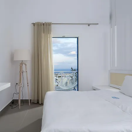 Loizos Stylish Residences 4* Fíra