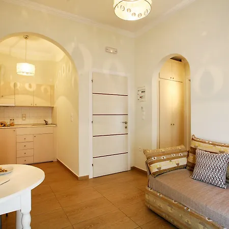 Loizos Stylish Residences Fira (Santorini)