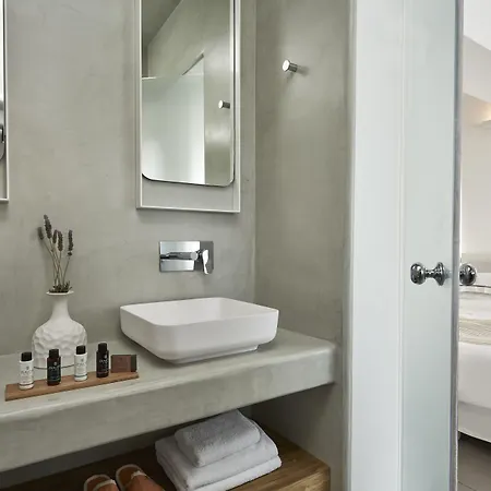 Aparthotel Loizos Stylish Residences 4*