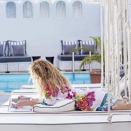 Loizos Stylish Residences Aparthotel 3*