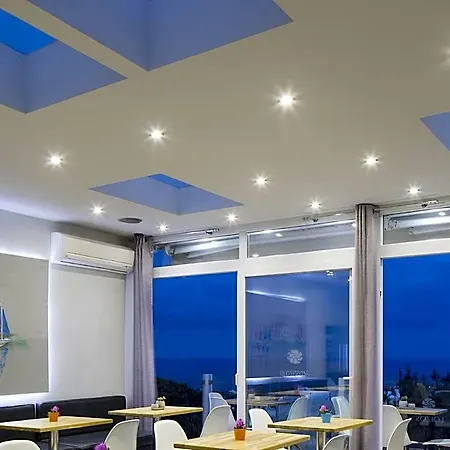 Loizos Stylish Residences 4* ثيرا