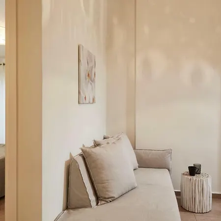 Loizos Stylish Residences Fira (Santorini)