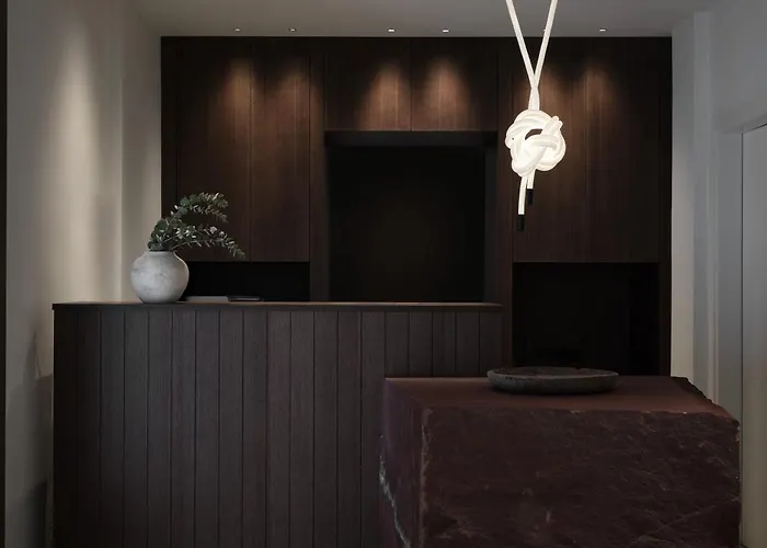 Апарт-отель Loizos Stylish Residences Тира