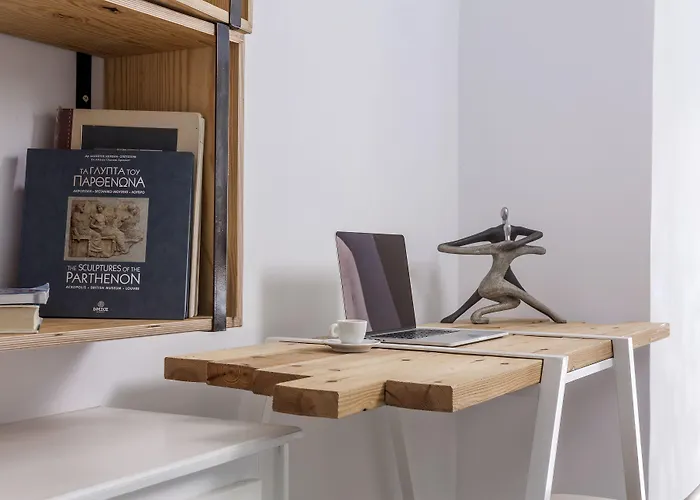 Loizos Stylish Residences 4* Тира