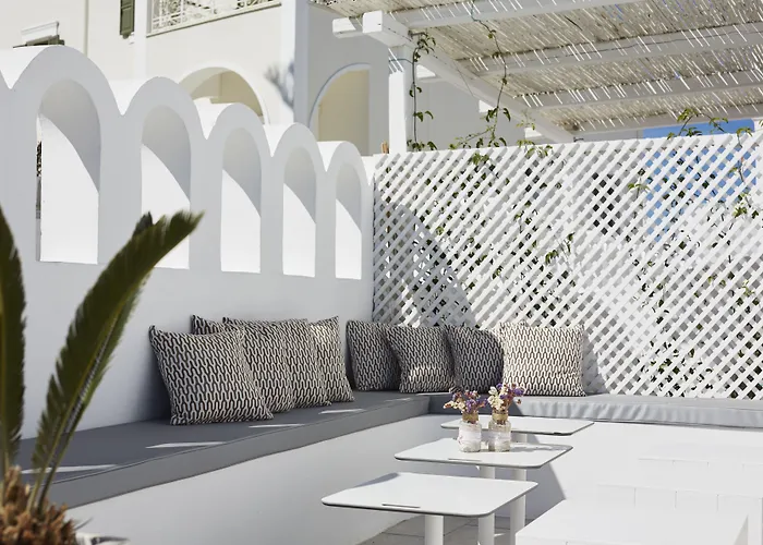 Апарт-отель Loizos Stylish Residences Тира