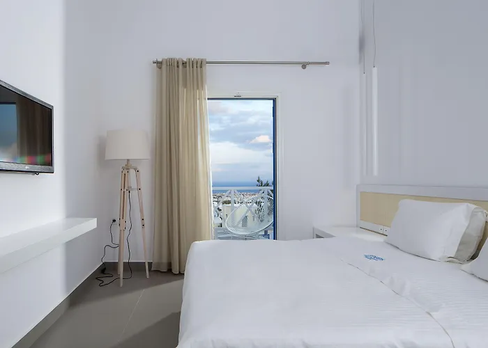 Loizos Stylish Residences 4* Тира