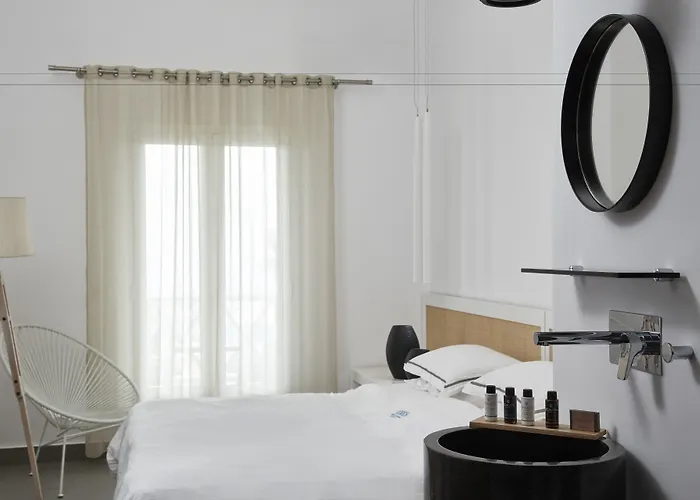 Апарт-отель Loizos Stylish Residences Тира