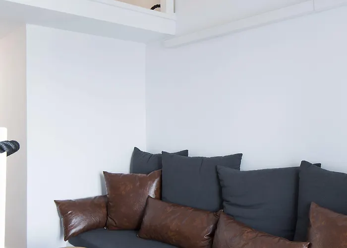 Loizos Stylish Residences 4* Тира