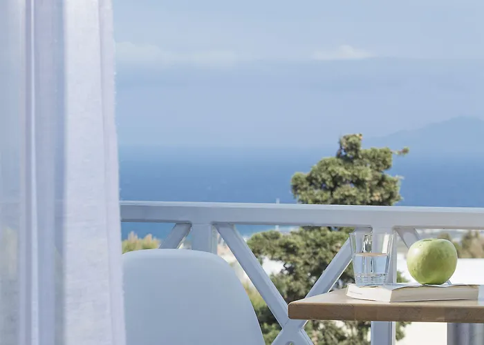 Loizos Stylish Residences 4* Тира