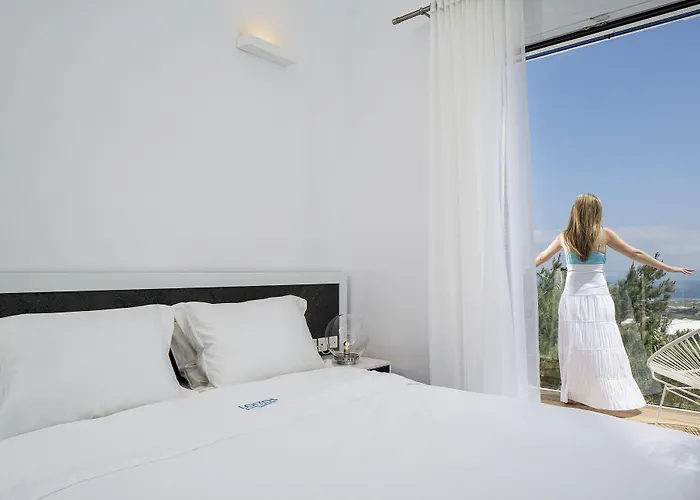 Апарт-отель Loizos Stylish Residences Тира