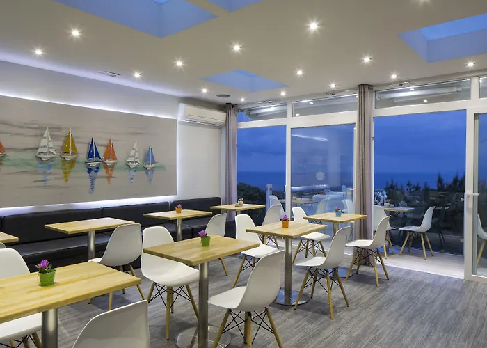 Loizos Stylish Residences 4* Тира