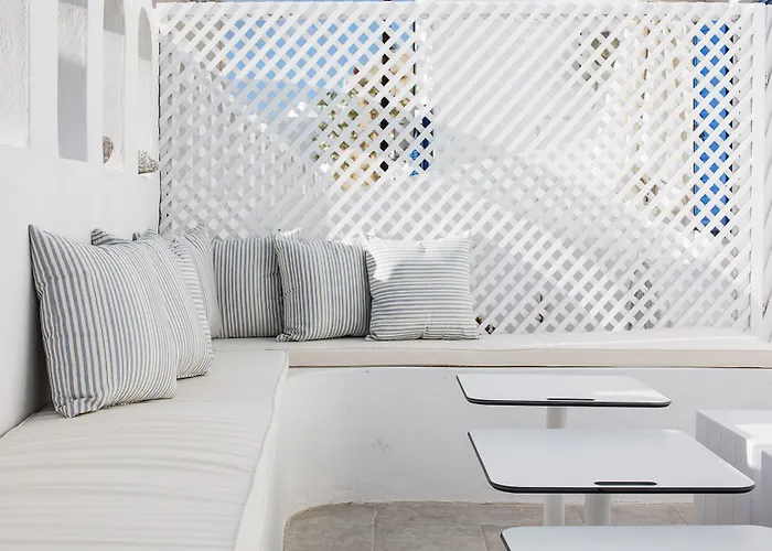 Loizos Stylish Residences 4* Тира