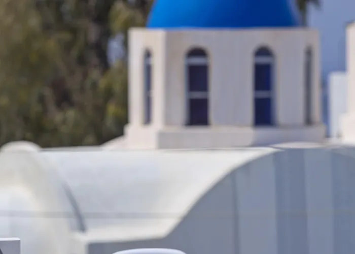 Апарт-отель Loizos Stylish Residences Тира