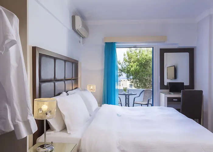 Апарт-отель Loizos Stylish Residences