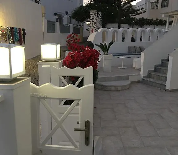 Loizos Stylish Residences 4* Тира
