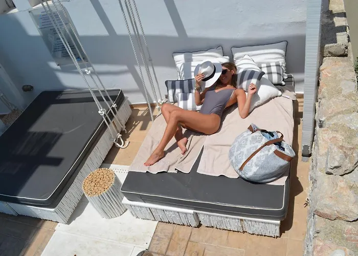 Loizos Stylish Residences Апарт-отель Тира