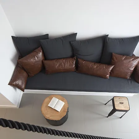 Loizos Stylish Residences 4* Fira (Santorini)
