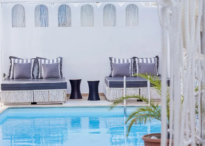 Aparthotel Loizos Stylish Residences 4*